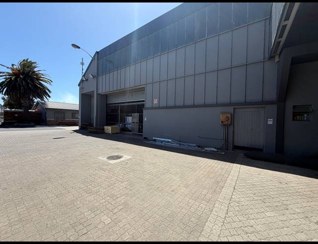 999M² WAREHOUSE TO LET IN BLACKHEATH INDUSTRIAL